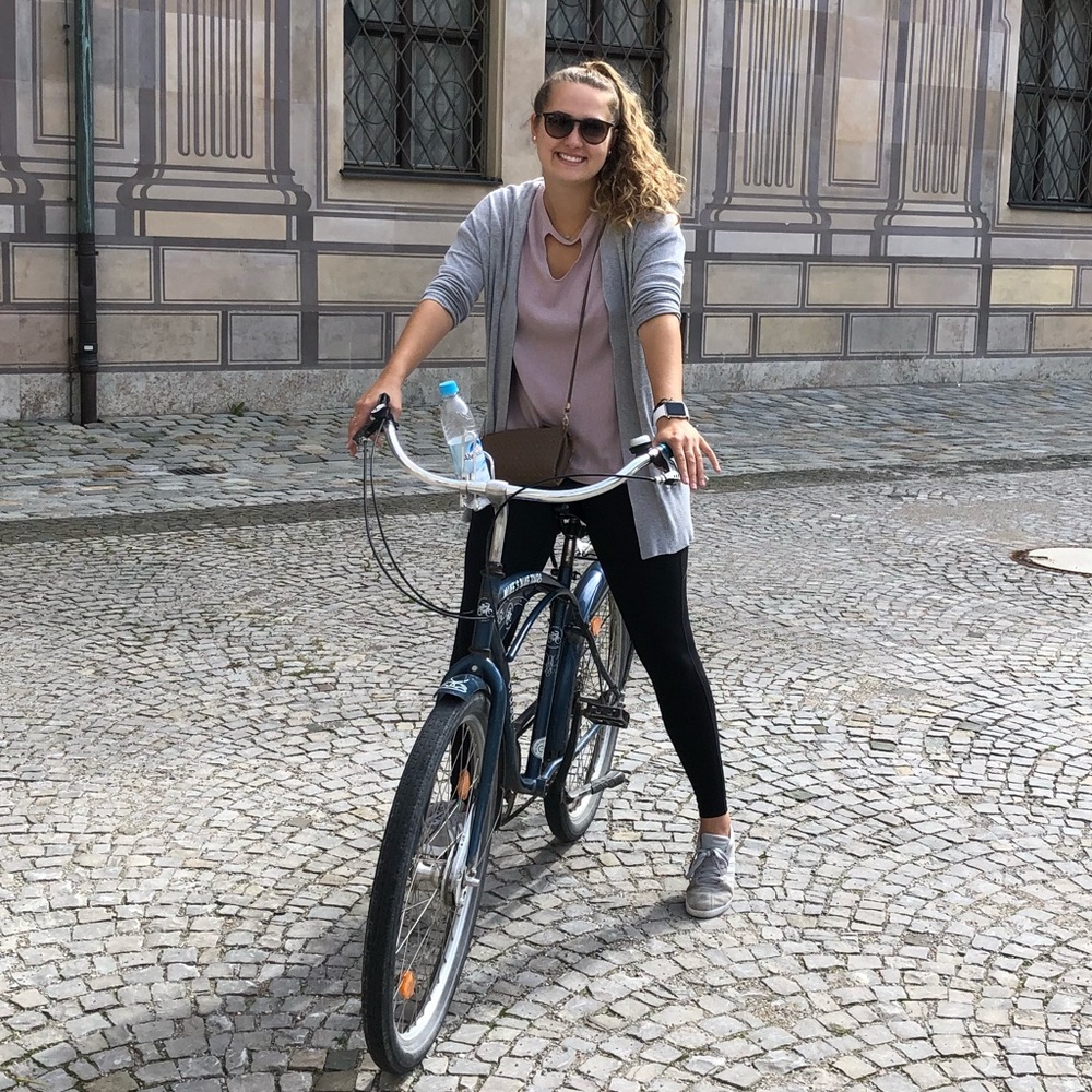 Meet your Posher, Malia